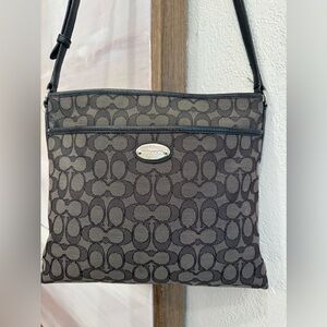 Coach Grey & Black Signature Print
Crossbody Handbag Purse Bag EUC